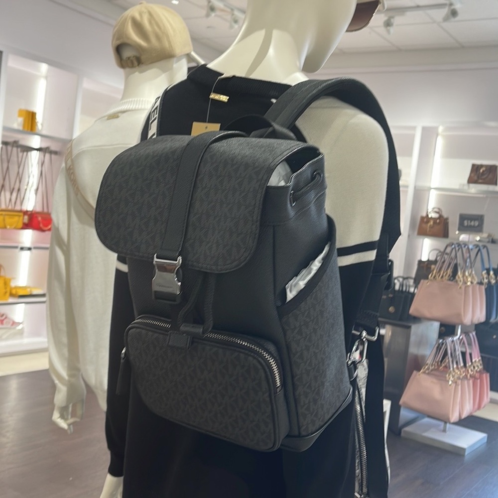 MICHAEL KORS MENS
Cooper Logo Sling Pack
Style# 37S3LCOC2B
COLOR: Black
NWT - Picture 15 of 16